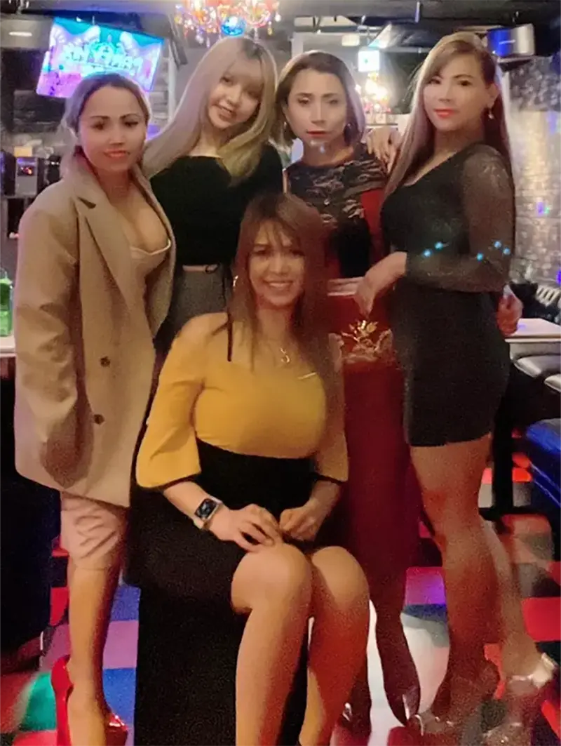 埼玉県新座市東北のフィリピンパブ Queen(クイーン)キャスト集合写真